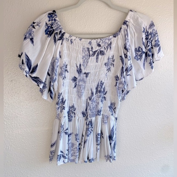 Angie Blue and White Floral V-Neck Blouse - Picture 4 of 5
